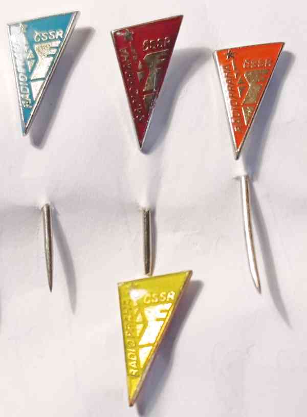 Sada 11 sběratelských odznaků Radio Praha ČSSR trojúhelník - foto 3