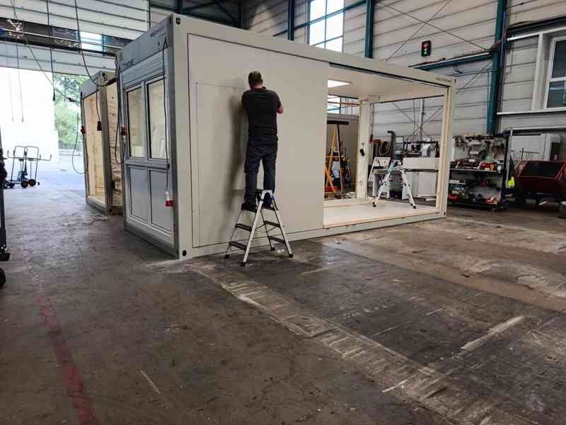 STAVEBNÍ PROFESE, ELEKTRIKÁŘI , POMOCNÍCI aj -  NĚMECKO - foto 20