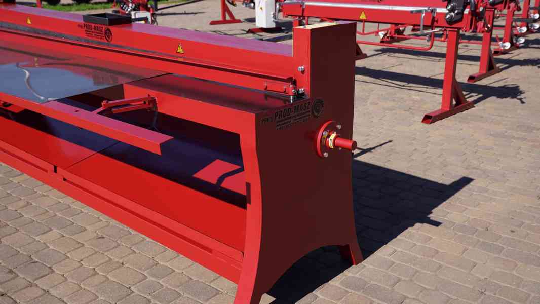 Tabulové nůžky na rezani plechu GLT 3050/1,25 - foto 2