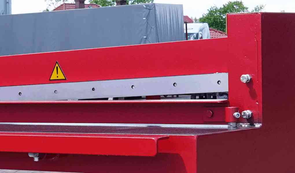 Tabulové nůžky na rezani plechu GLT 3050/1,25 - foto 3