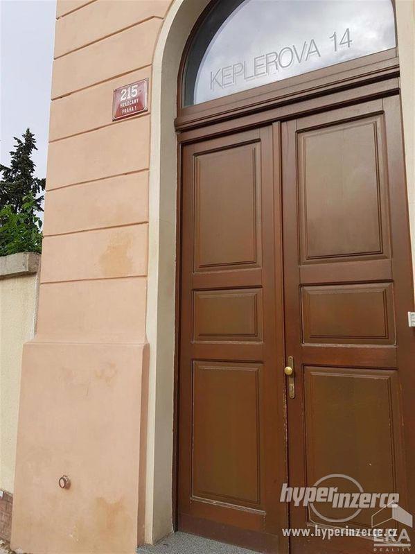 Pronájem krásného, světlého bytu 2+1, 54 m?, v atraktivní lokalitě Hradčan   ul. Keplerova,Praha 1 - foto 20