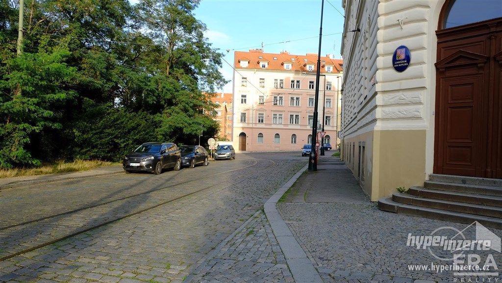 Pronájem krásného, světlého bytu 2+1, 54 m?, v atraktivní lokalitě Hradčan ul. Keplerova,Praha 1