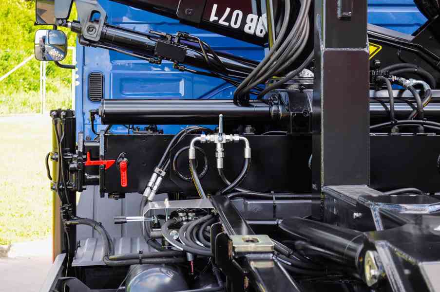 MERCEDES 1218 NOVÝ HÁKOVÝ NOSIČ KONTEJNERŮ HYDRAULICKÁ RUKA - foto 23