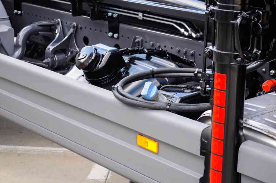 MERCEDES 1218 NOVÝ HÁKOVÝ NOSIČ KONTEJNERŮ HYDRAULICKÁ RUKA - foto 13