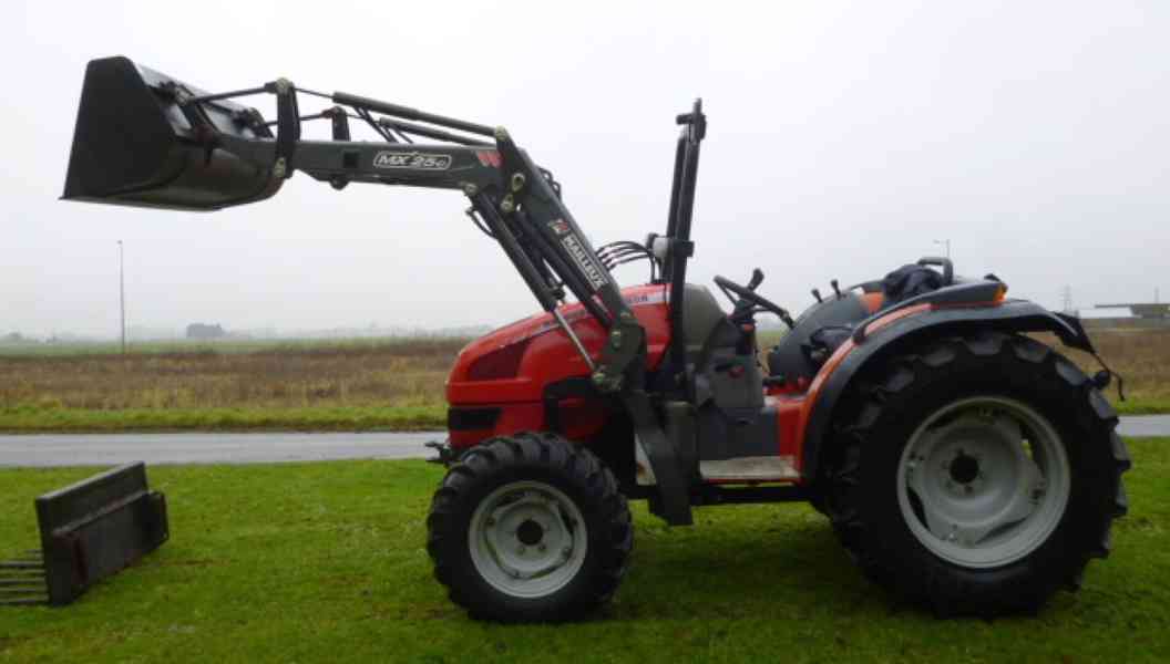 MASSEY FERGUSON 2415 KOMPAKTNÍ TRAKTOR PŘED - foto 3
