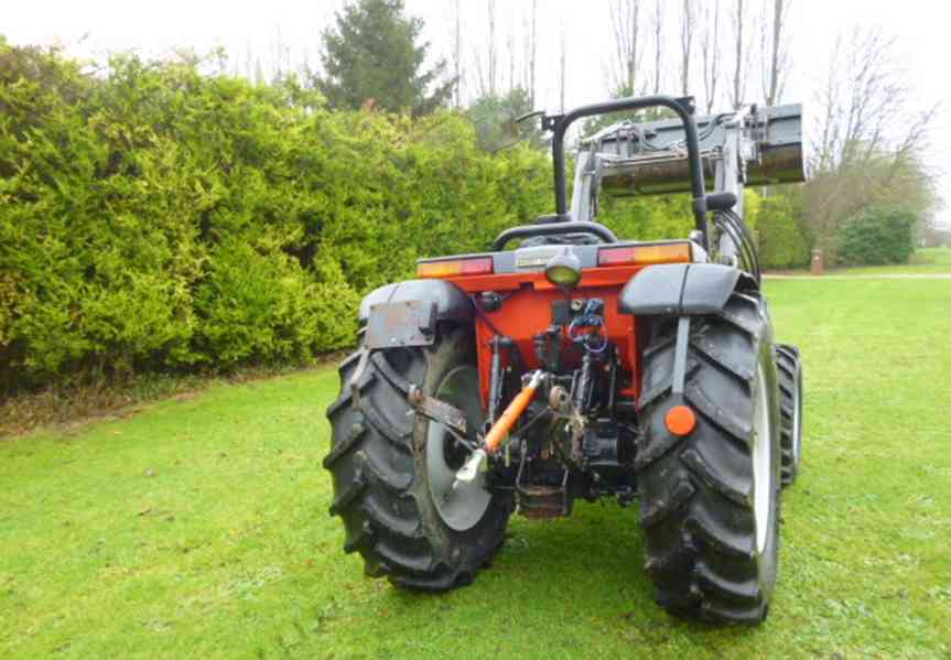MASSEY FERGUSON 2415 KOMPAKTNÍ TRAKTOR PŘED - foto 4