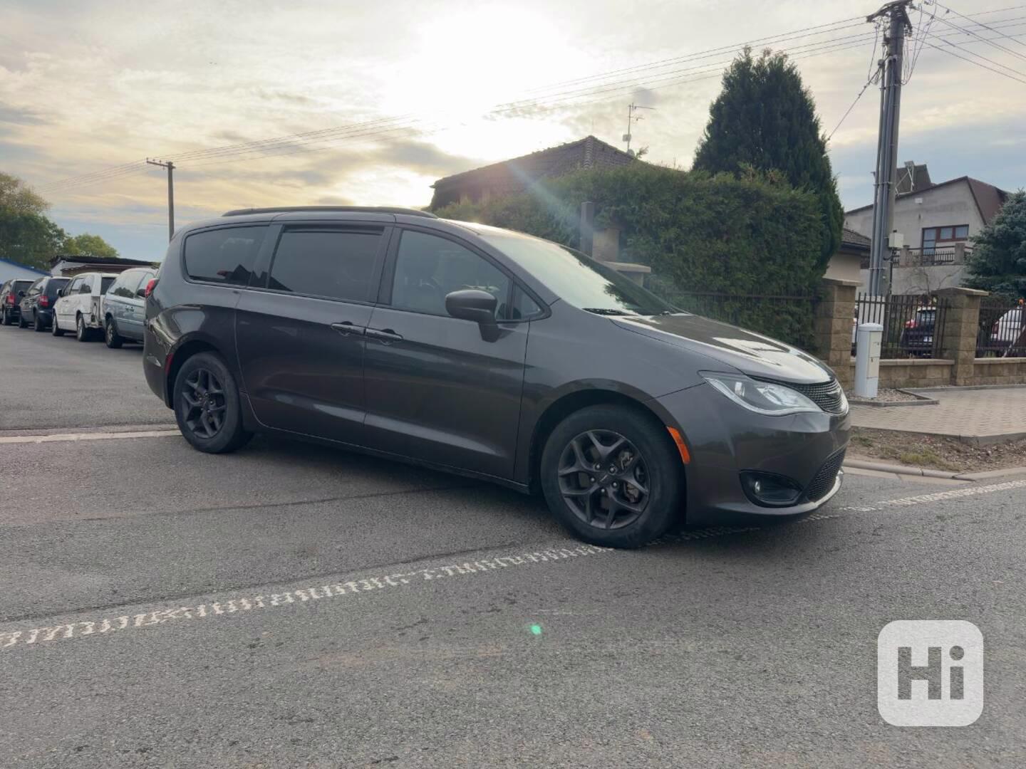 Chrysler Pacifica 3,6 L 8 míst S type 2019 - foto 1