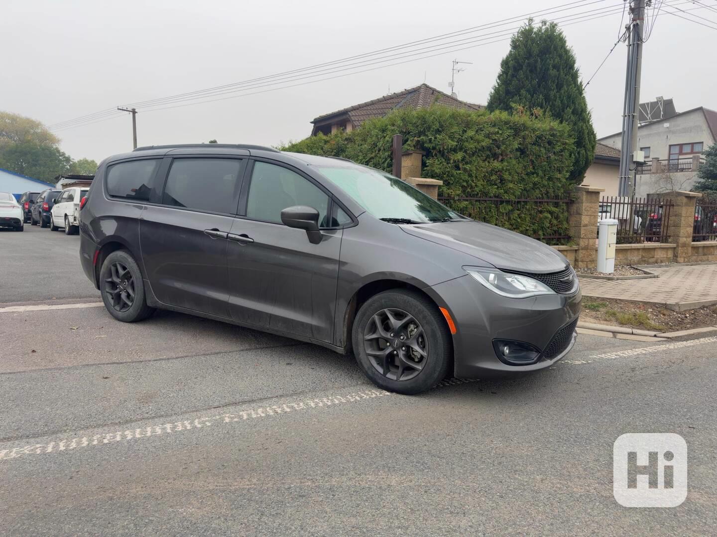 Chrysler Pacifica 3,6 L 8 míst S type 2019 - foto 1