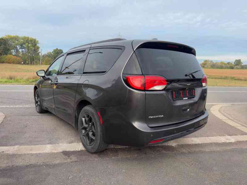 Chrysler Pacifica 3,6 L 8 míst S type 2019 - foto 3