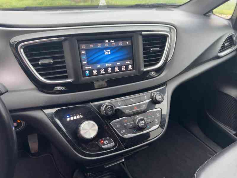 Chrysler Pacifica 3,6 L 8 míst S type 2019 - foto 18