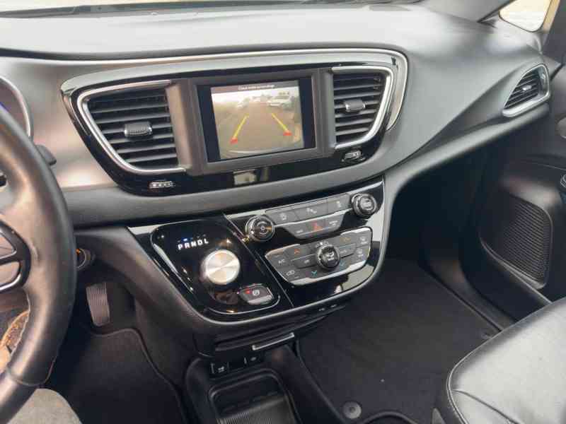 Chrysler Pacifica 3,6 L 8 míst S type 2019 - foto 19