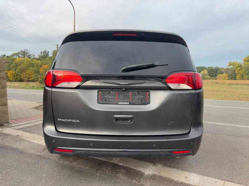 Chrysler Pacifica 3,6 L 8 míst S type 2019 - foto 5