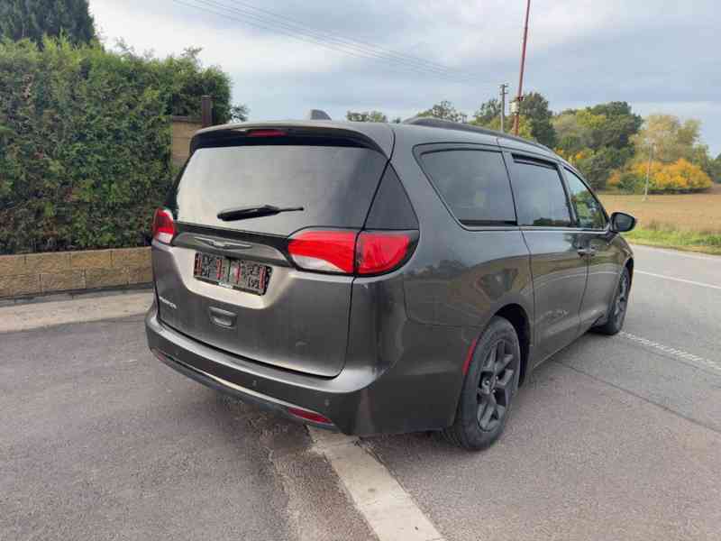 Chrysler Pacifica 3,6 L 8 míst S type 2019 - foto 4