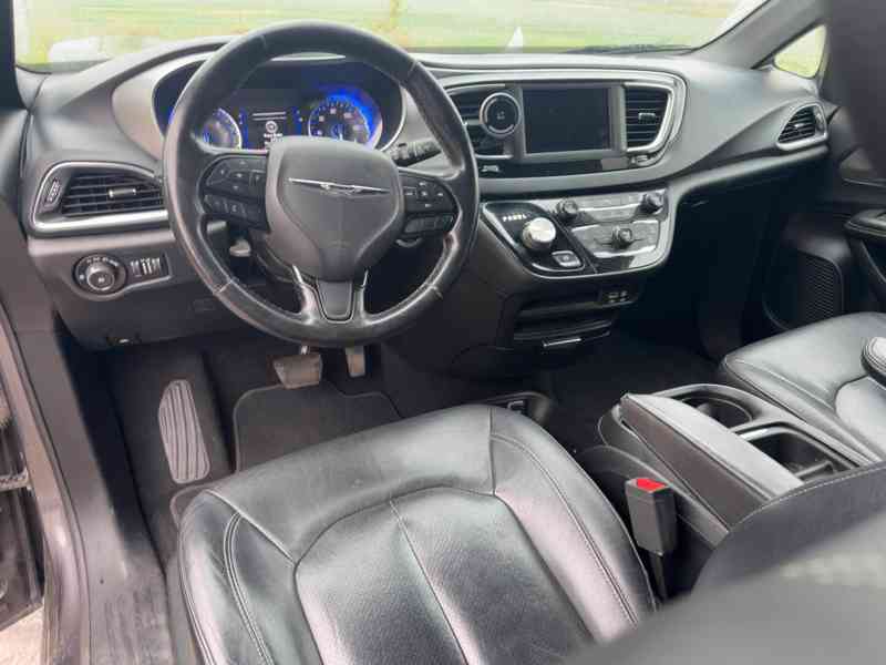 Chrysler Pacifica 3,6 L 8 míst S type 2019 - foto 15