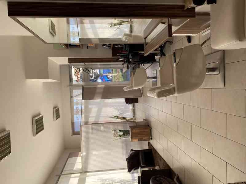 pronájem kadeřnického křesla - foto 2