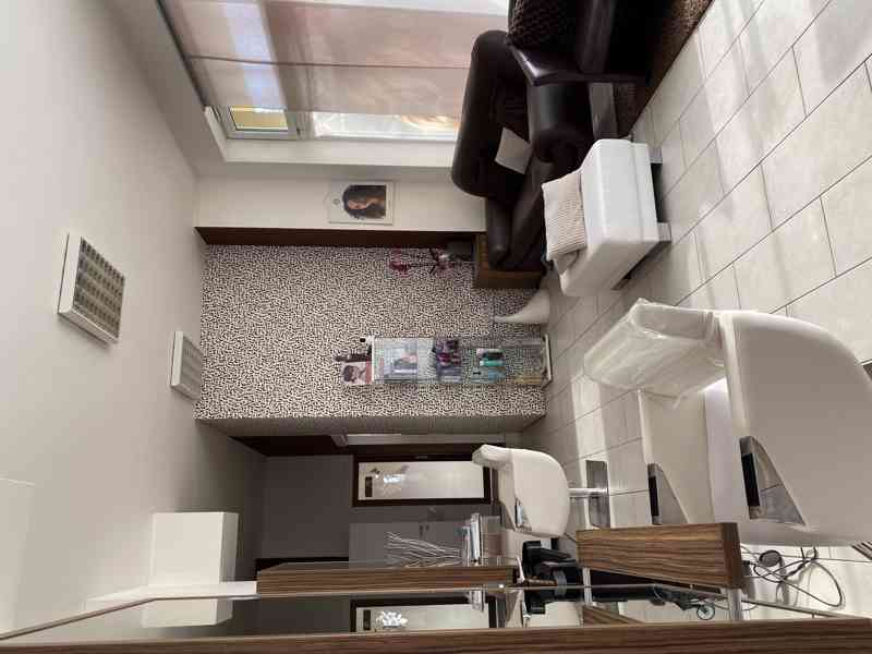 pronájem kadeřnického křesla - foto 3