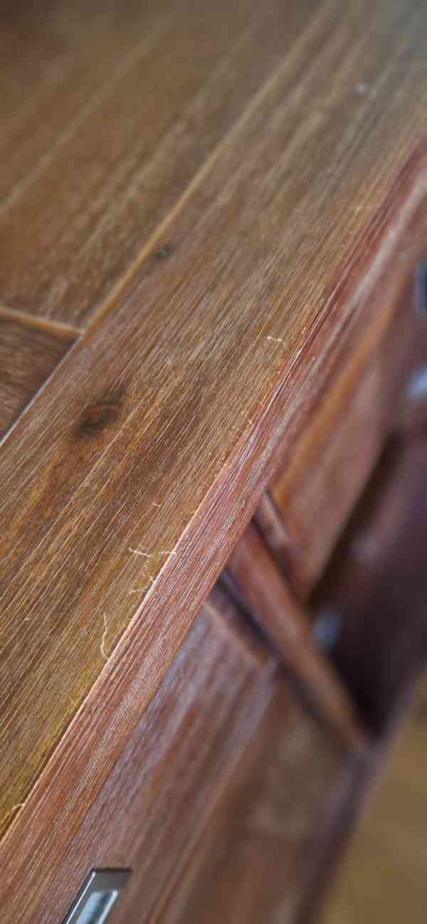 🪵 Masivní komoda – 4 dvířka, 4 zásuvky – velmi dobrý stav - - foto 7