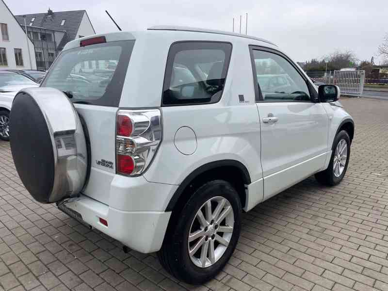 Suzuki Grand Vitara 1.6i Black and White 4X4 benzín 78kw - foto 2