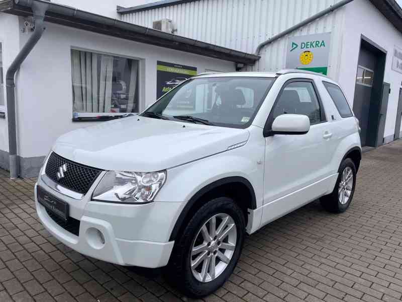 Suzuki Grand Vitara 1.6i Black and White 4X4 benzín 78kw - foto 10