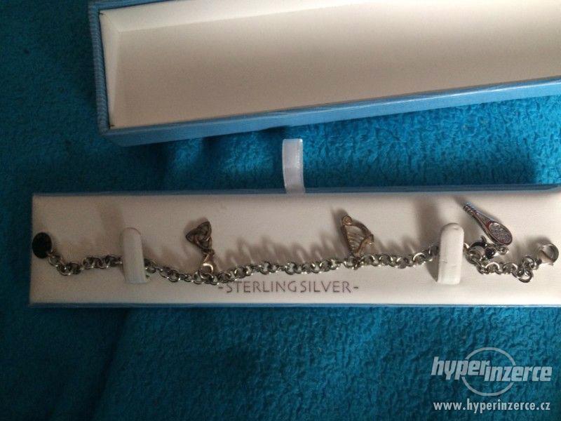 Strieborné náhrdelníky s príveskami a náramok - foto 6