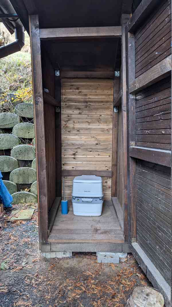 Dlouhodobý pronájem chaty s krásným výhledem na Labe - foto 11