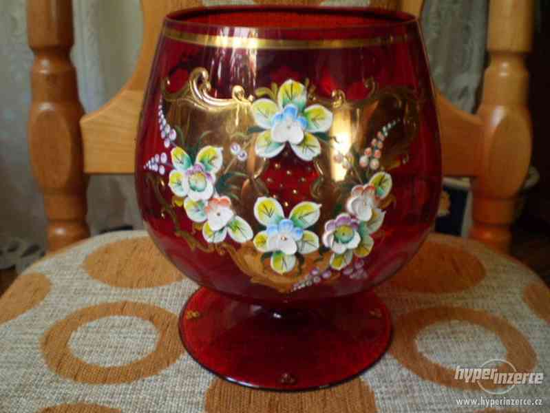 Velká číše, červené sklo,plastický vzor ve zlatě 16 cm - foto 2