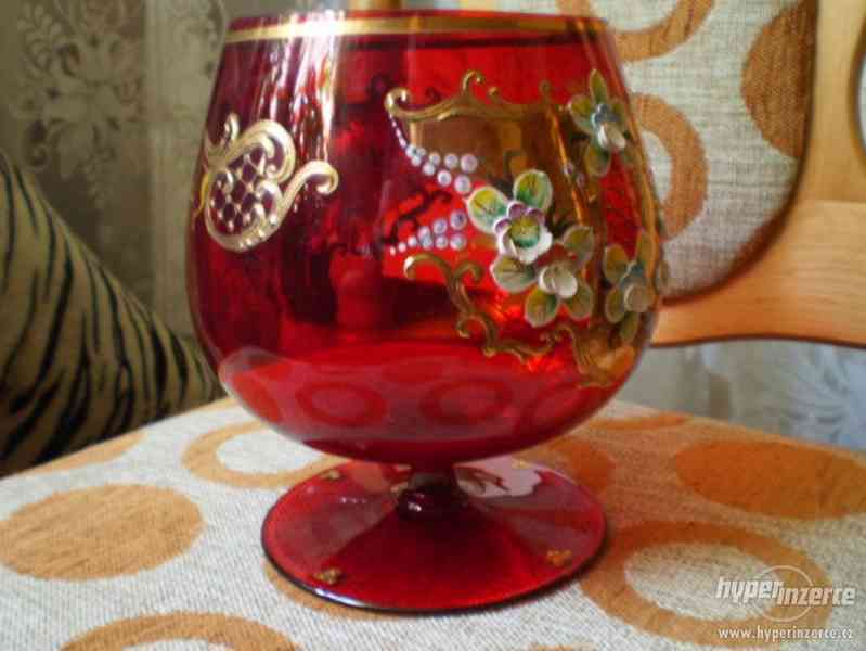 Velká číše, červené sklo,plastický vzor ve zlatě 16 cm - foto 4