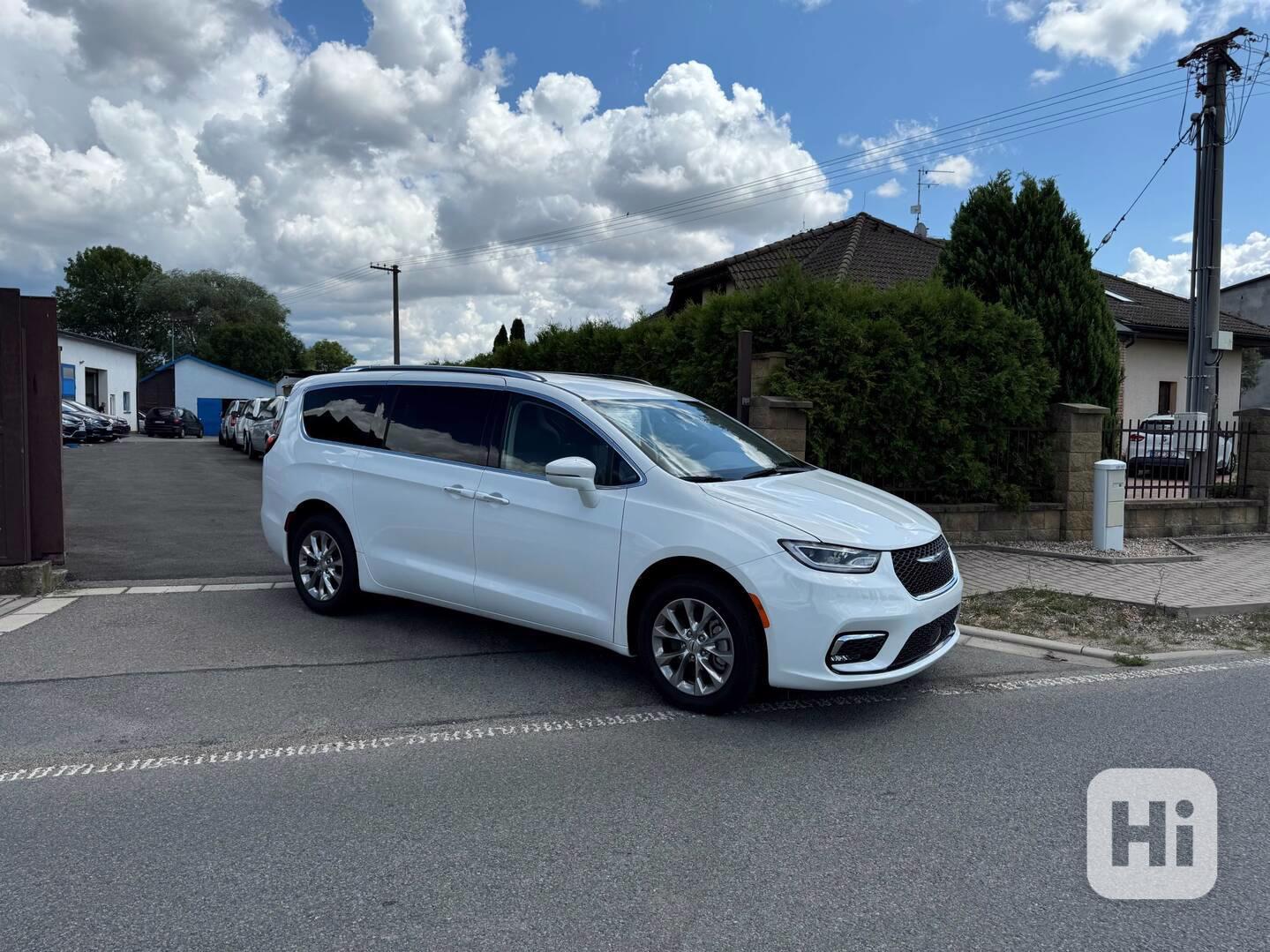 Chrysler Pacifica 3,6 4x4 Limited DVD 2021 - foto 1