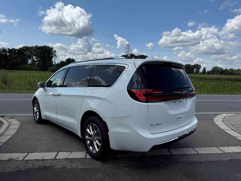 Chrysler Pacifica 3,6 4x4 Limited DVD 2021 - foto 3