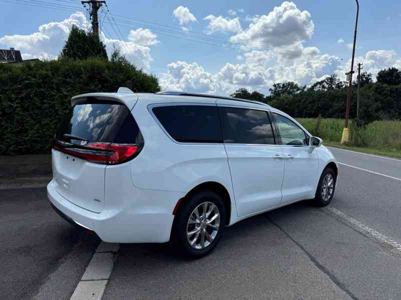 Chrysler Pacifica 3,6 4x4 Limited DVD 2021 - foto 4