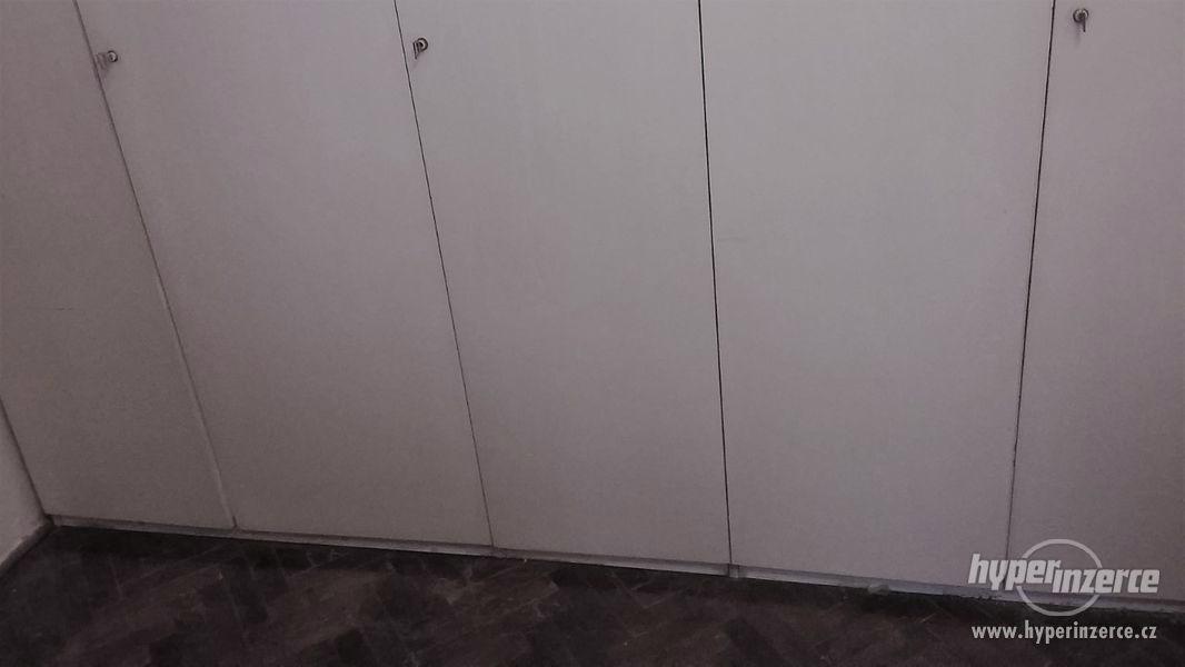 Daruji za odvoz do 20.12. 2019 - Bílý nábytek do ložnice