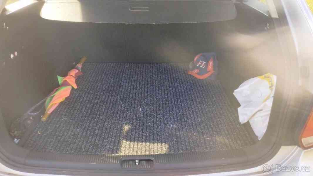 Volkswagen Golf 1,6 - foto 2