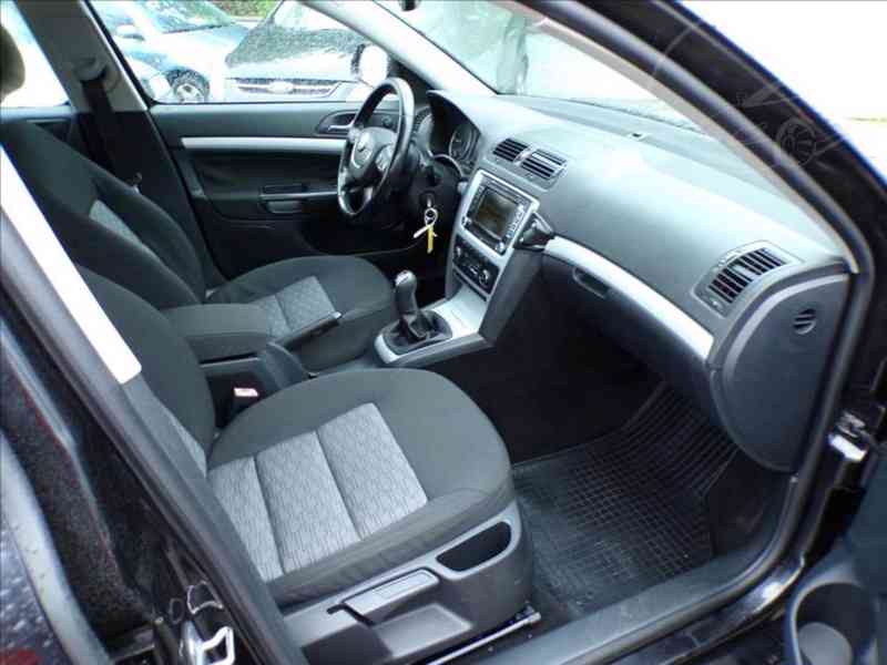 Škoda Octavia 2,0 TDI NAVIGACE - foto 12