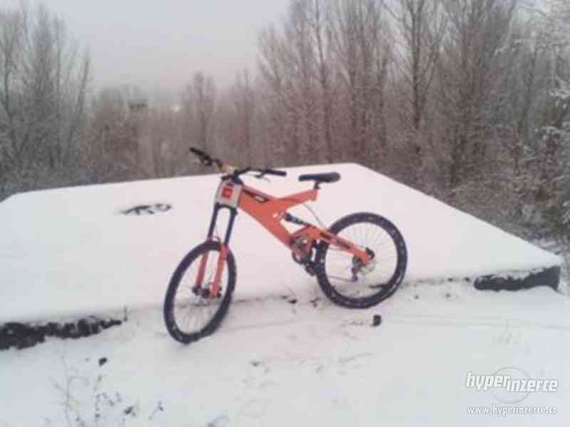 celoodpružené sjezdové kolo downhill - foto 2