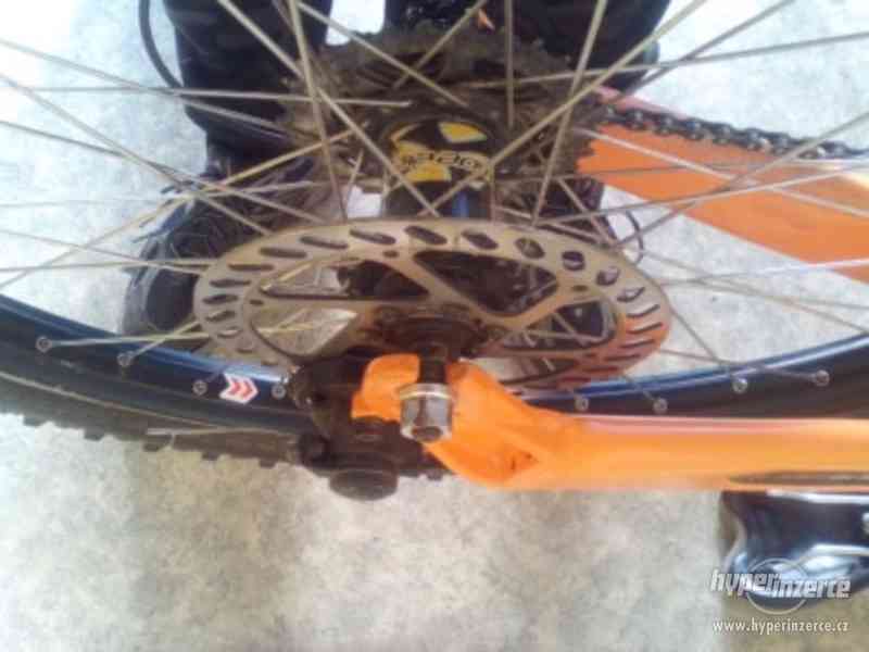 celoodpružené sjezdové kolo downhill - foto 3