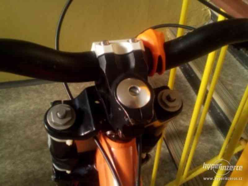 celoodpružené sjezdové kolo downhill - foto 15