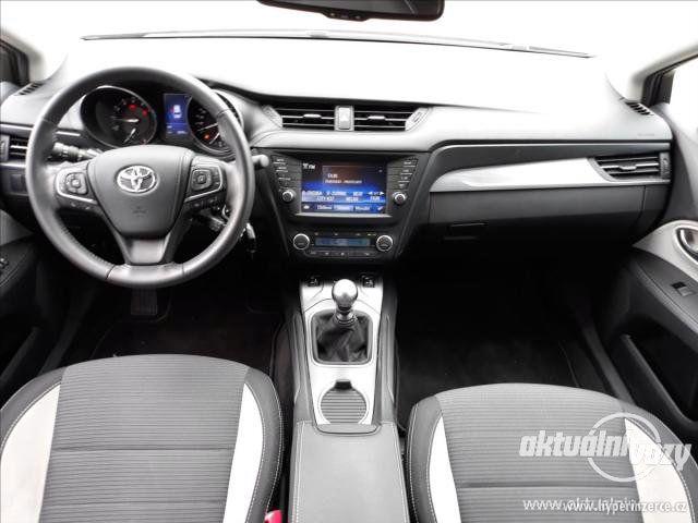 Toyota Avensis 1.8, benzín, r.v. 2017 - foto 3