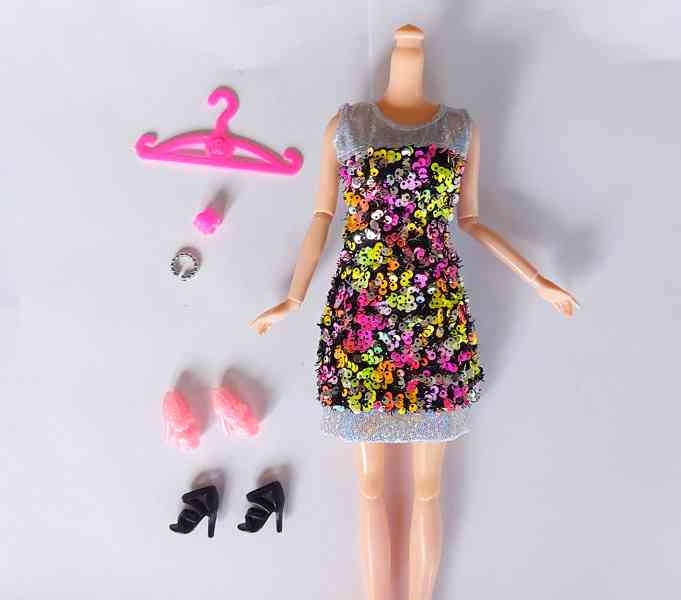 NOVÉ! Set pro Barbie, šaty + 2x boty + 2x náramek +ramínko - foto 2