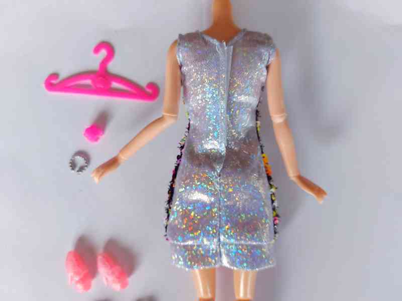 NOVÉ! Set pro Barbie, šaty + 2x boty + 2x náramek +ramínko - foto 9