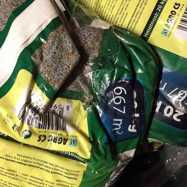 Trávníkové hnojivo FLORIA TRAVIN 20kg - poškozené - foto 9