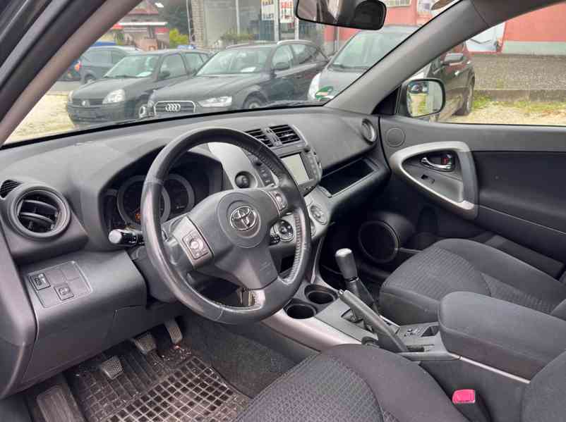 Toyota RAV 4 2,0i Cross Sport benzín 112kw - foto 13