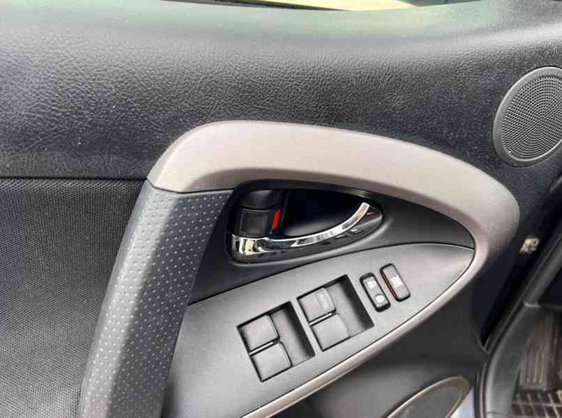 Toyota RAV 4 2,0i Cross Sport benzín 112kw - foto 15