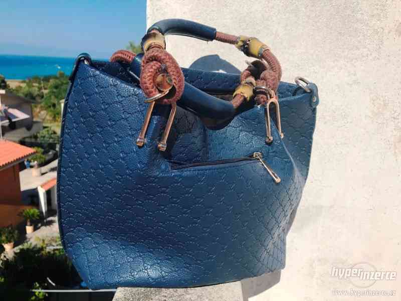 Námořnická/modrá kabelka se zlatými doplňky styl Gucci - foto 2