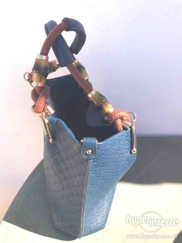 Námořnická/modrá kabelka se zlatými doplňky styl Gucci - foto 5