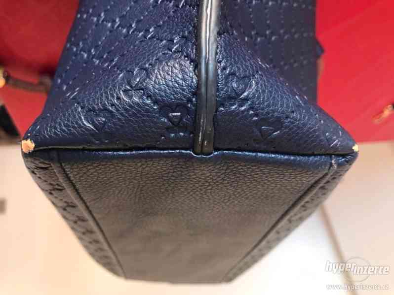 Námořnická/modrá kabelka se zlatými doplňky styl Gucci - foto 7
