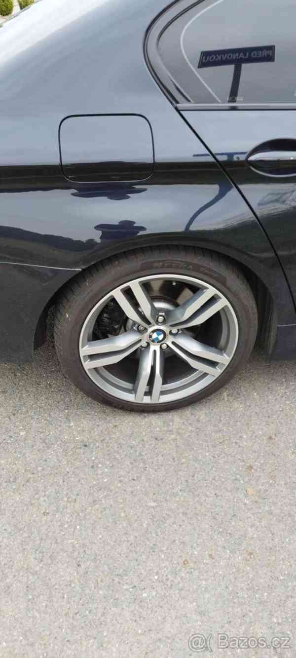 BMW Řada 5 3,0   d xDrive - foto 5