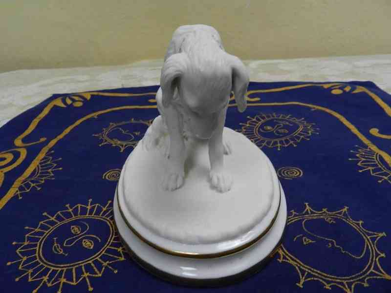 Krásná bílá porcelánová Soška Pes Značeno Vídeň 1855 - foto 2
