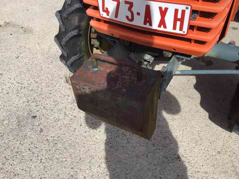 Traktor Kubota L1 24 - foto 16