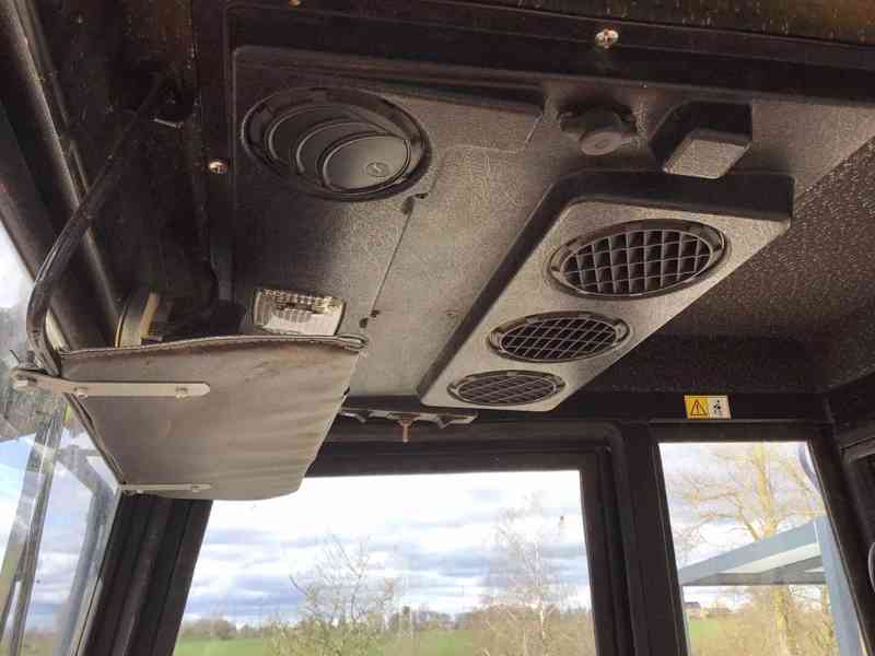 Traktor Kubota L1 24 - foto 12