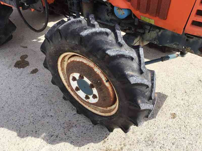 Traktor Kubota L1 24 - foto 13